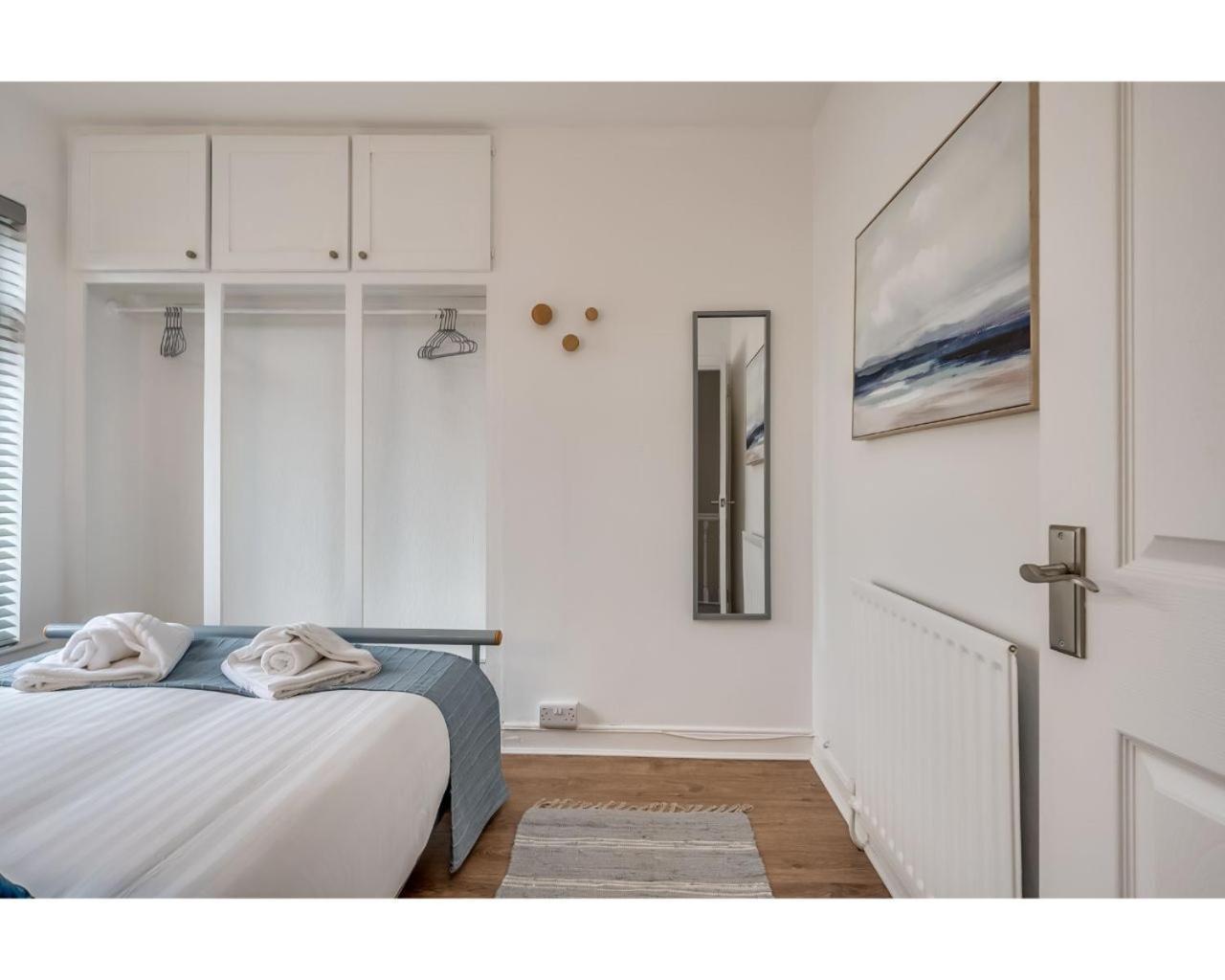 Central Belfast Apartments Belfast Work-Rest-Play R&R Rum bild